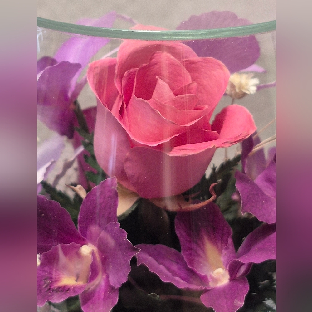 REAL FLOWERS - Vintage Floral Arrangement in Sealed Glass Vase - Pinks & Purples